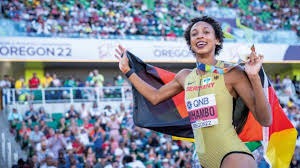 王钰栋首个主力赛季表现：共12球5助攻，荣膺中超本土金靴