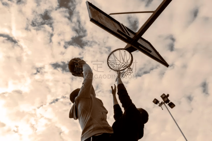 2021 大谷时刻：大谷翔平在赛季末收获“银棒奖”和“汉克·阿伦奖”